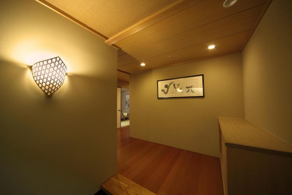Miyako Hotel Gifu Nagaragawa Екстер'єр фото A traditional Japanese house